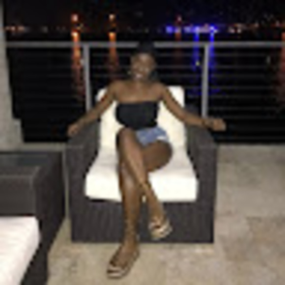 Meet your Posher, Cia - Picture 1 of 1